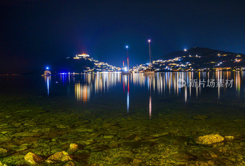 希腊十二decanese的莱罗斯岛Agia Marina的夜景